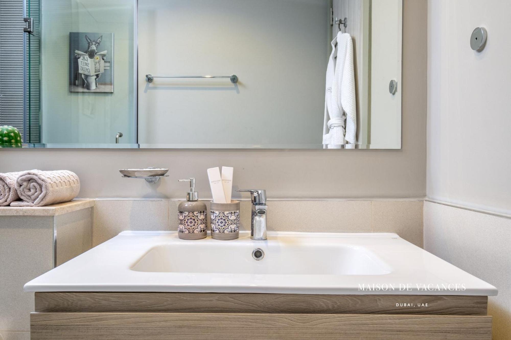 Cozy 1 Bedroom In Business Bay Apartment *