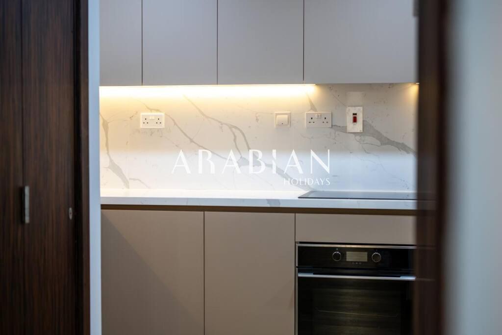 Beautiful 2br In Prime Jbr Location At Shams 1 Apartment