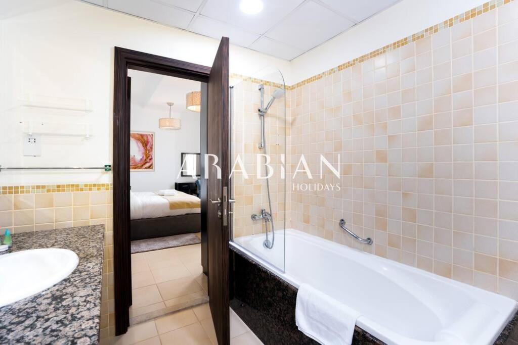 Beautiful 2br In Prime Jbr Location At Shams 1 *