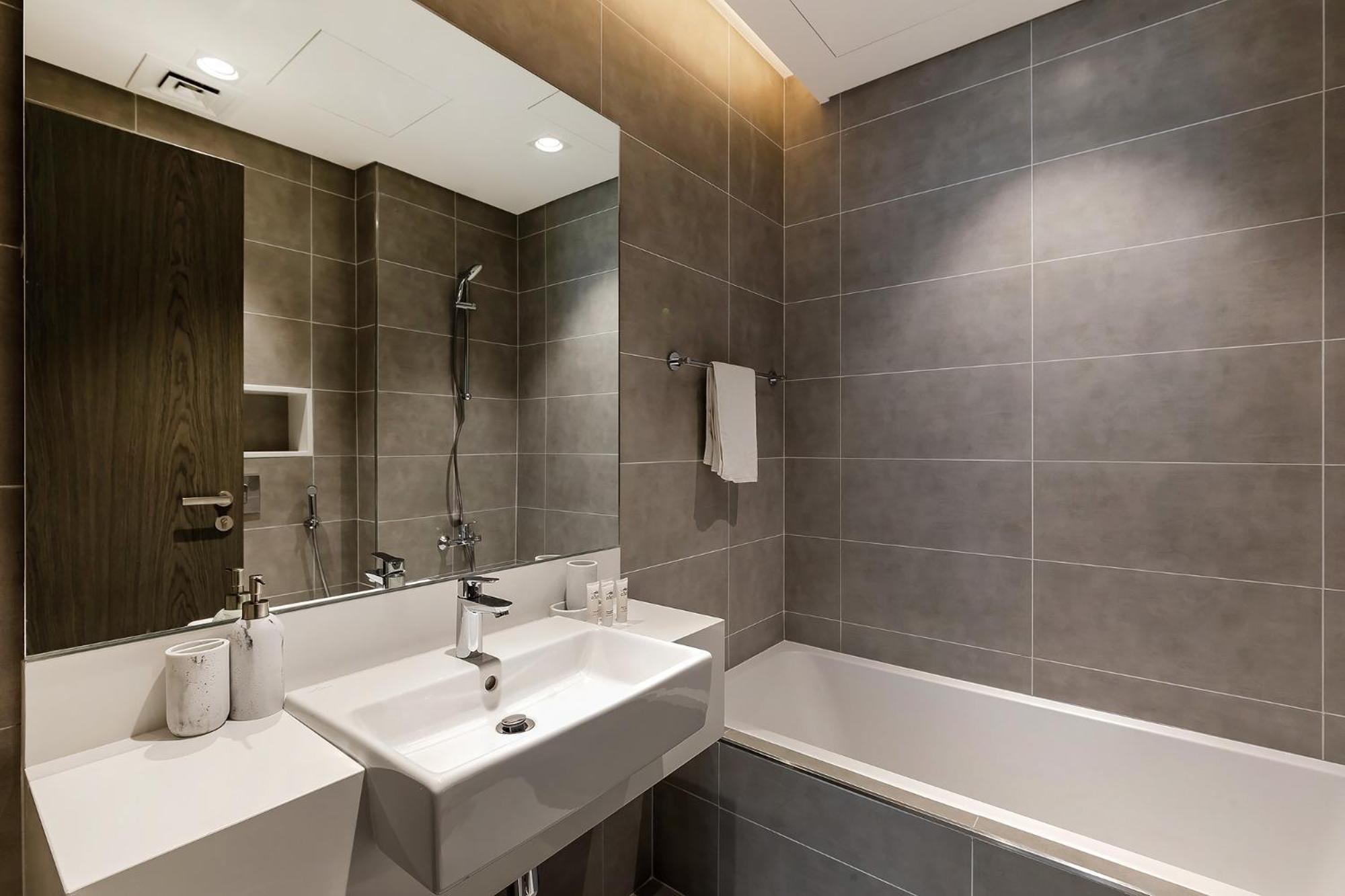 Spacious 1 Bedroom Lagoon * Dubai