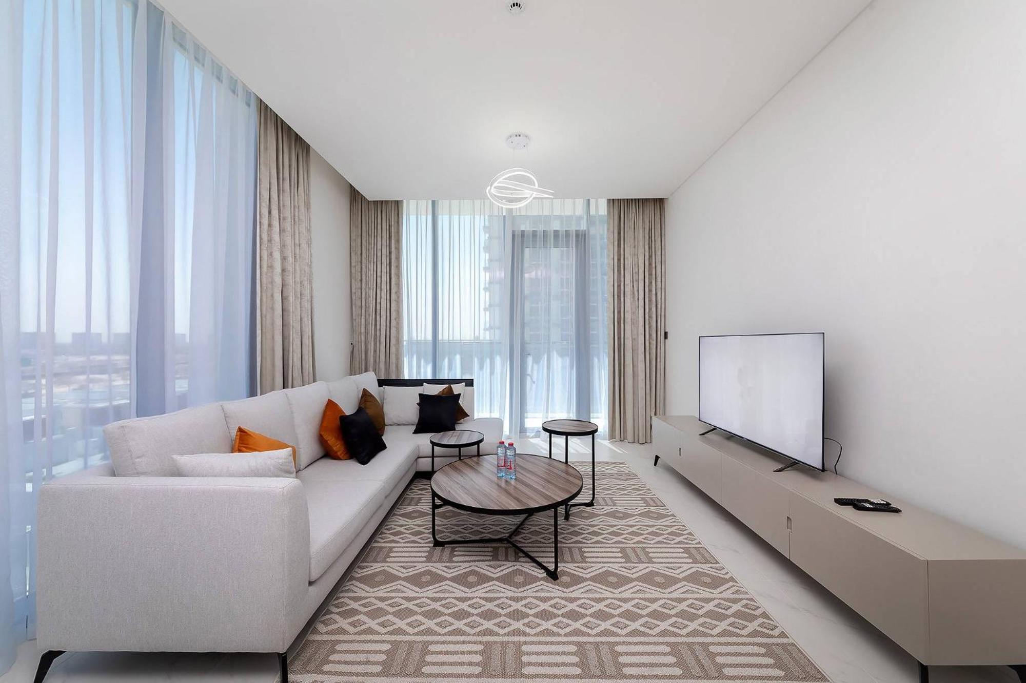 Spacious 1 Bedroom Lagoon *