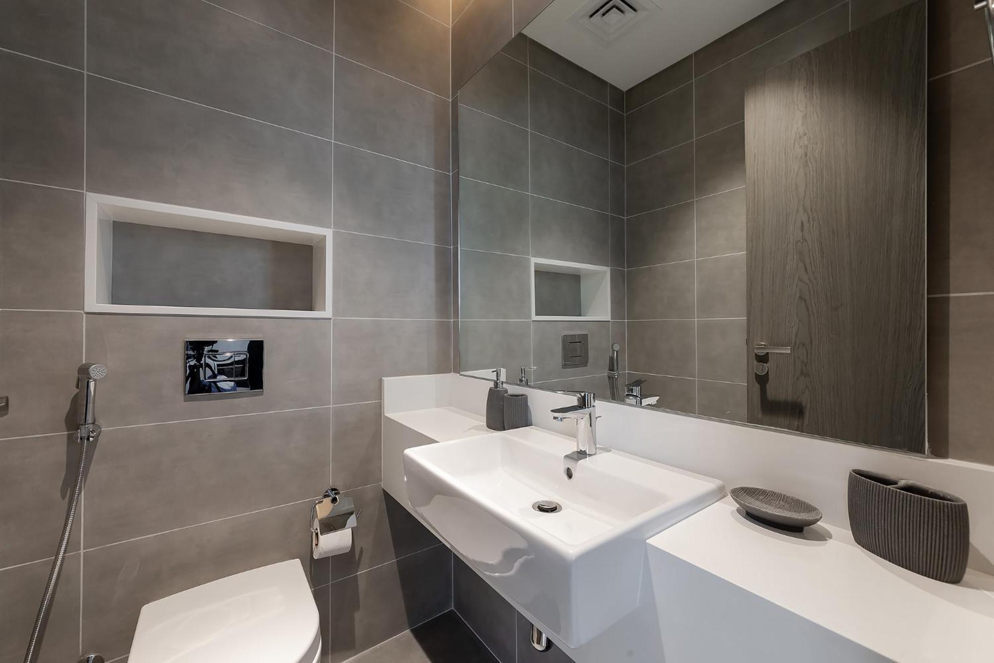 Spacious 1 Bedroom Lagoon Dubai