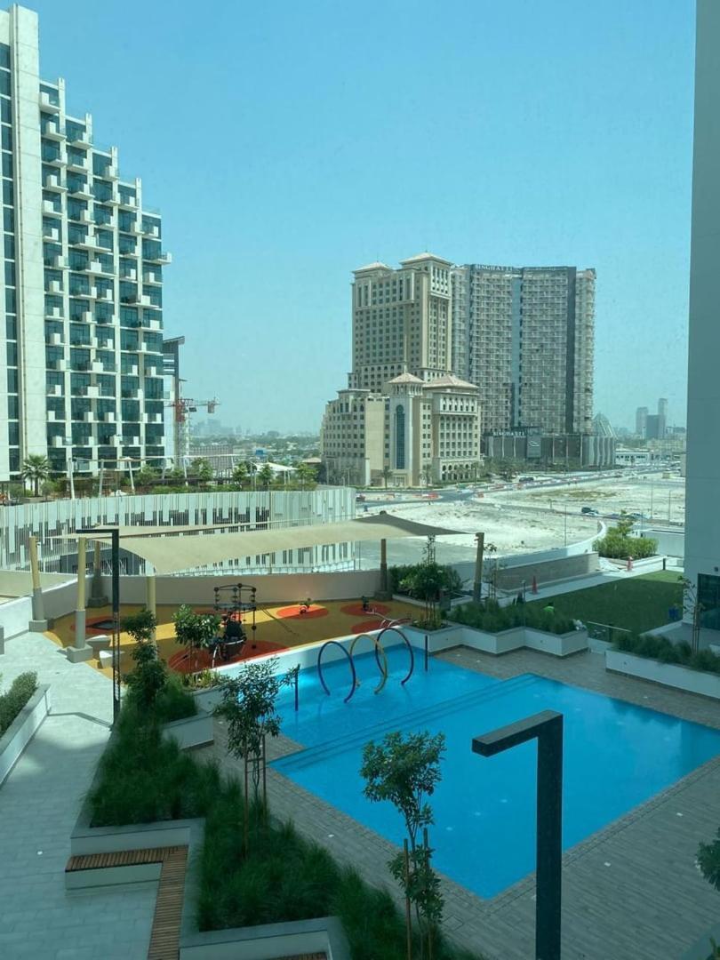 Life - Full Burj Khalifa View *