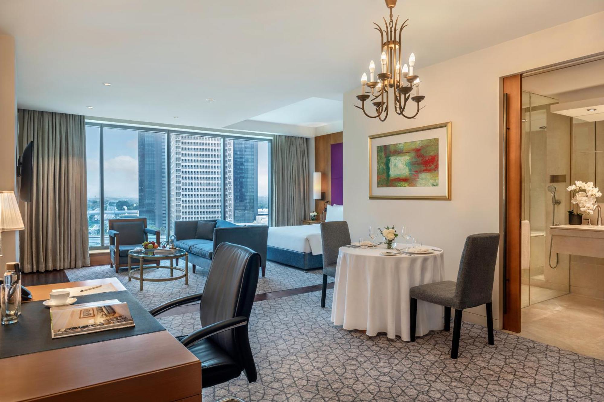 Hotel The H 5*