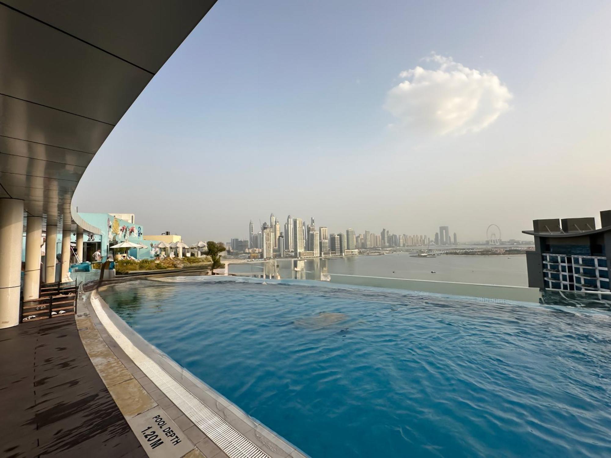 Apartment Trophy - Palm Jumeirah With Access Dubai