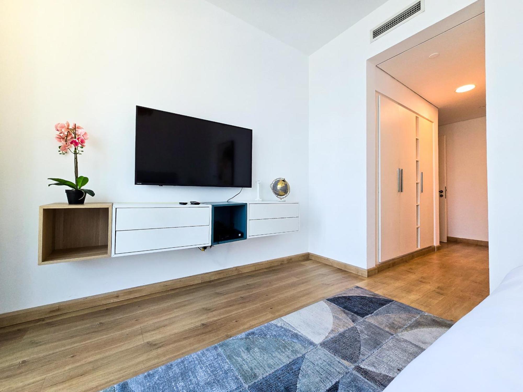 Easygo - Comfy 2bdr In Loft Tower Downtown Apartment Dubai