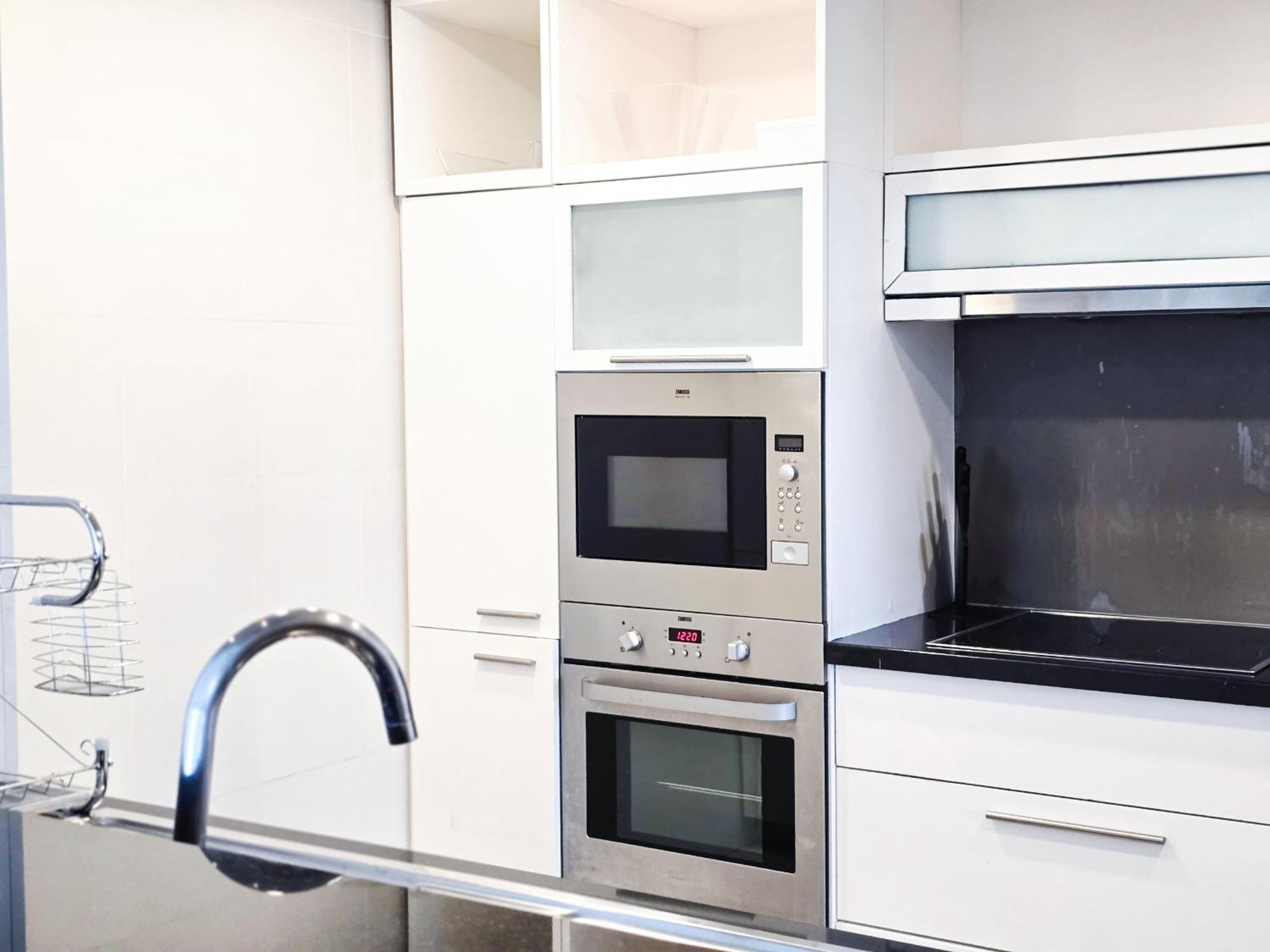 Easygo - Comfy 2bdr In Loft Tower Downtown Dubai