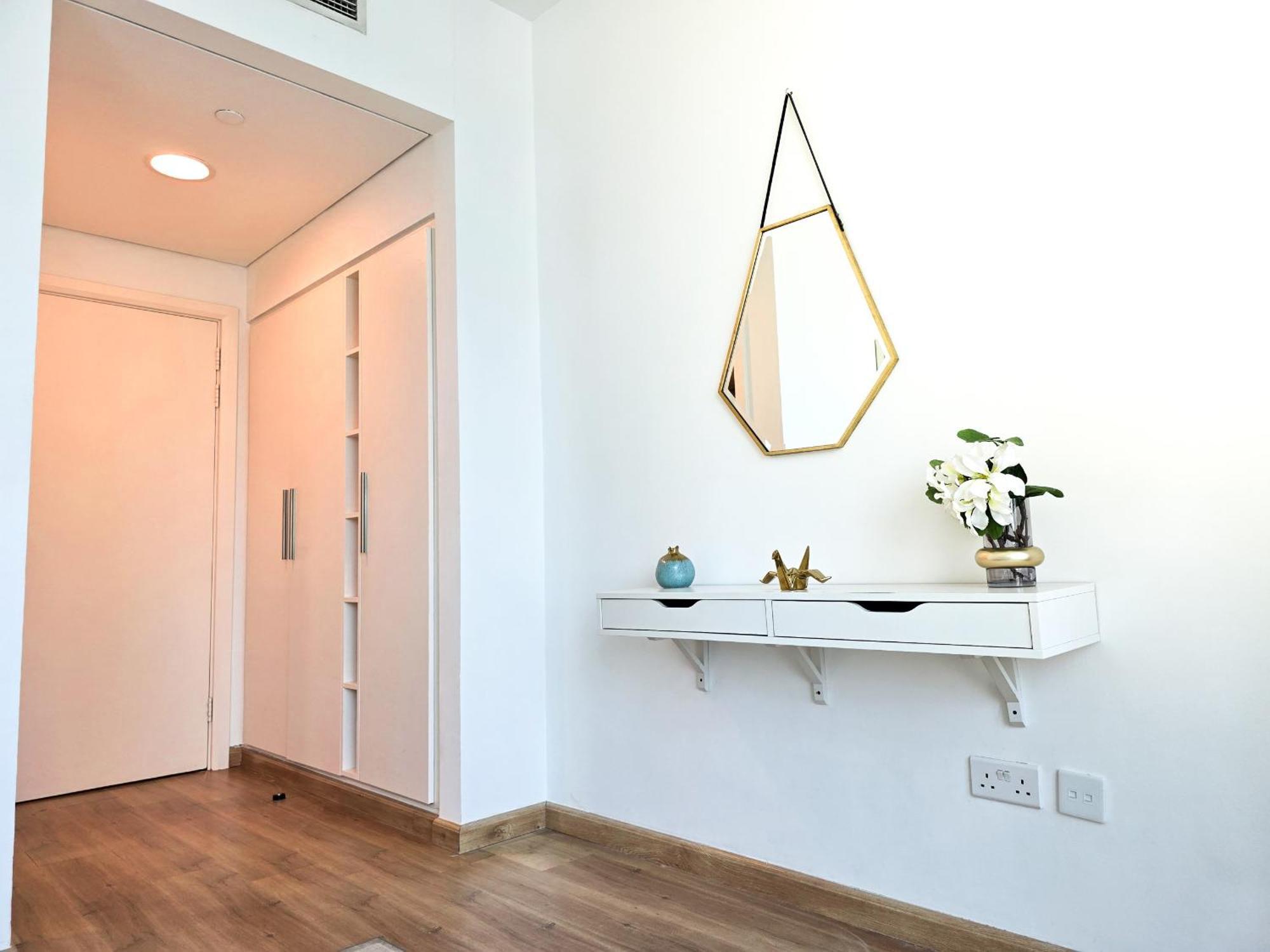 Easygo - Comfy 2bdr In Loft Tower Downtown Dubai