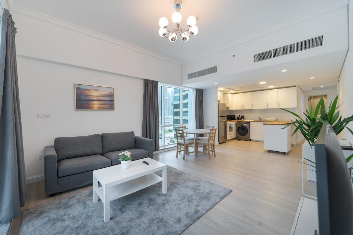 Chic 1 Bed Close To Metro * Dubai