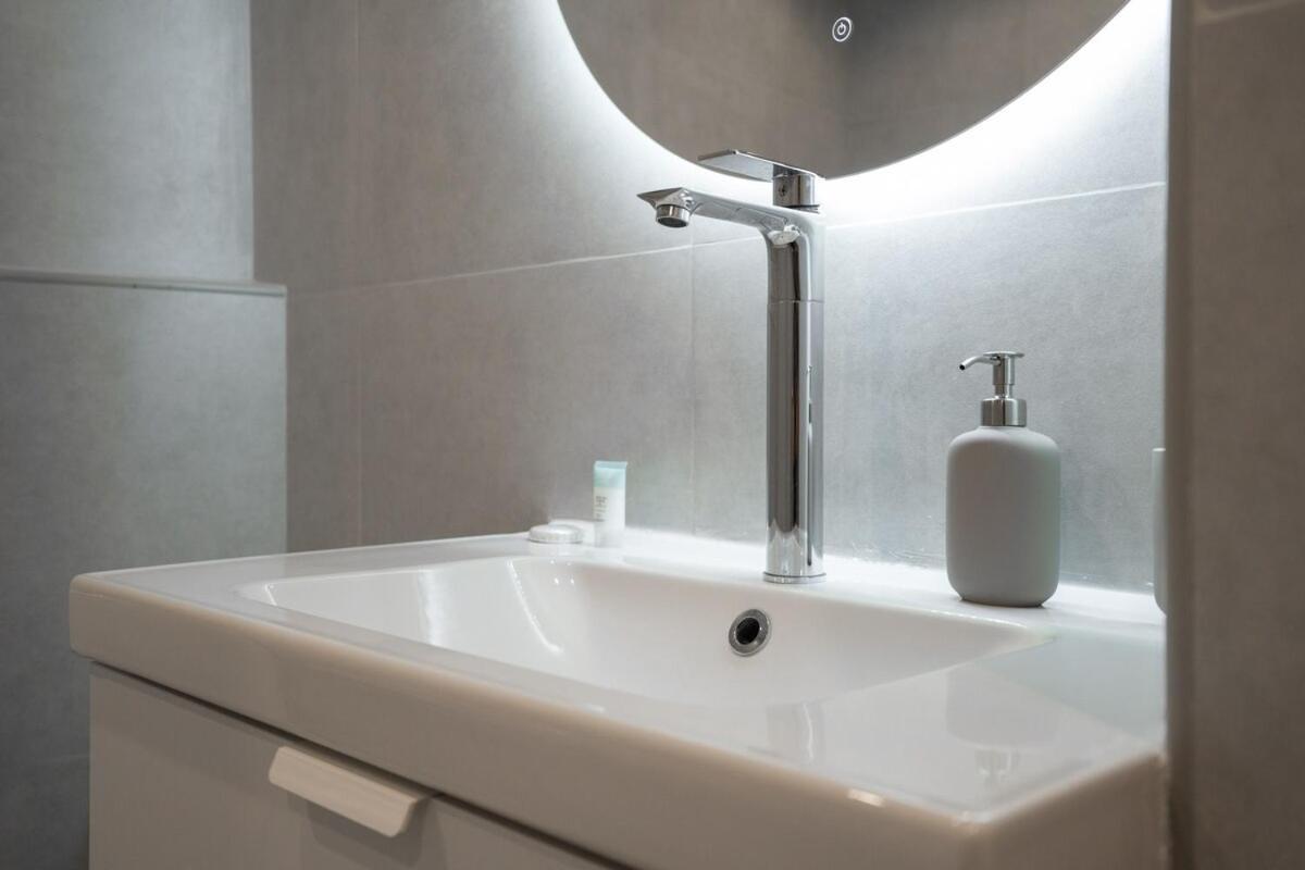 Chic 1 Bed Close To Metro Holiday home *