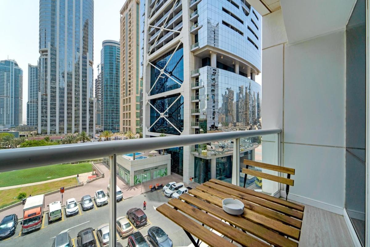 Chic 1 Bed Close To Metro Holiday home Dubai