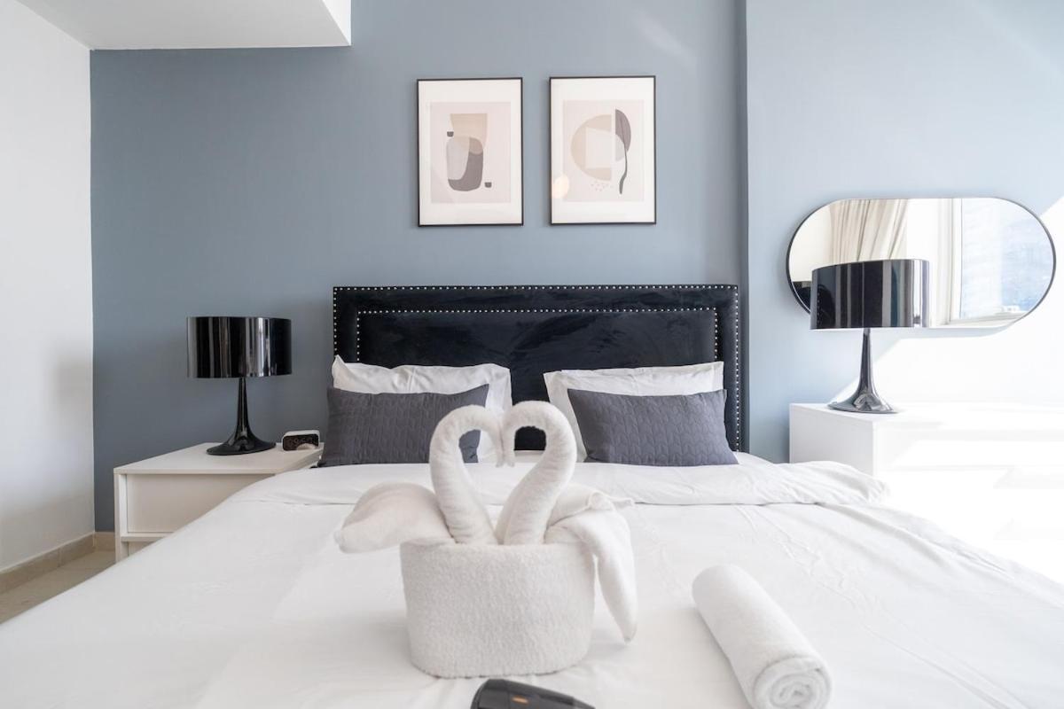 Sleek And Chic 2-bedroom In The Torch, Marina Apartment