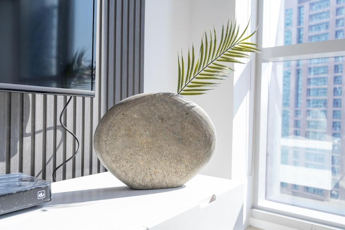 Sleek And Chic 2-bedroom In The Torch, Marina Apartment