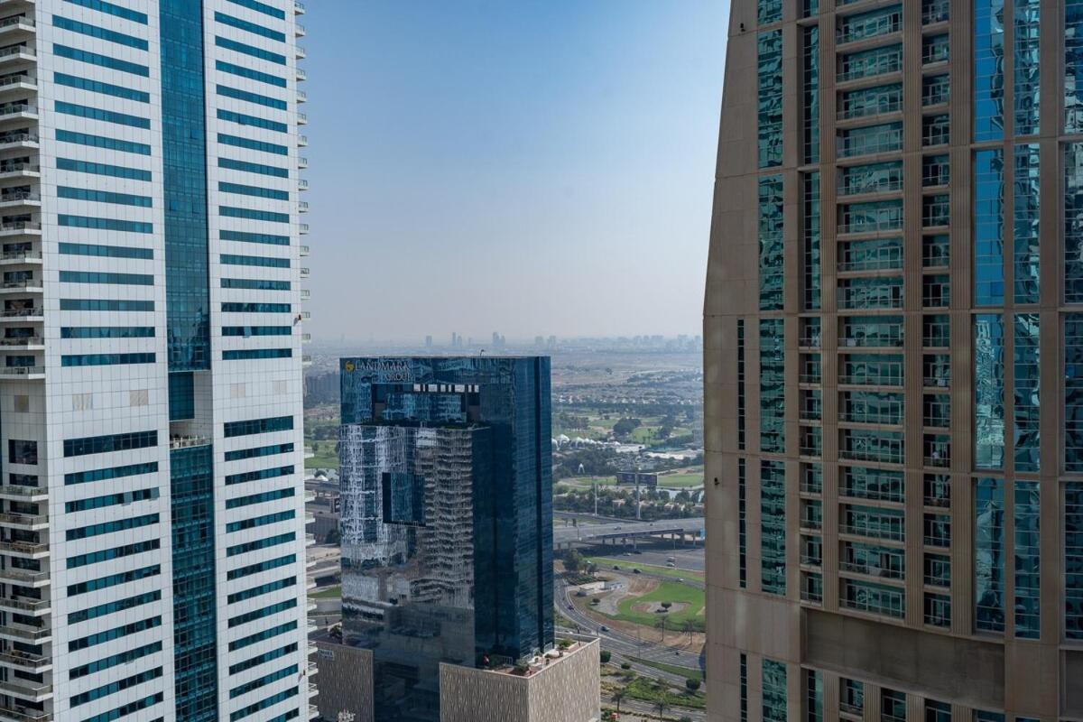 Sleek And Chic 2-bedroom In The Torch, Marina