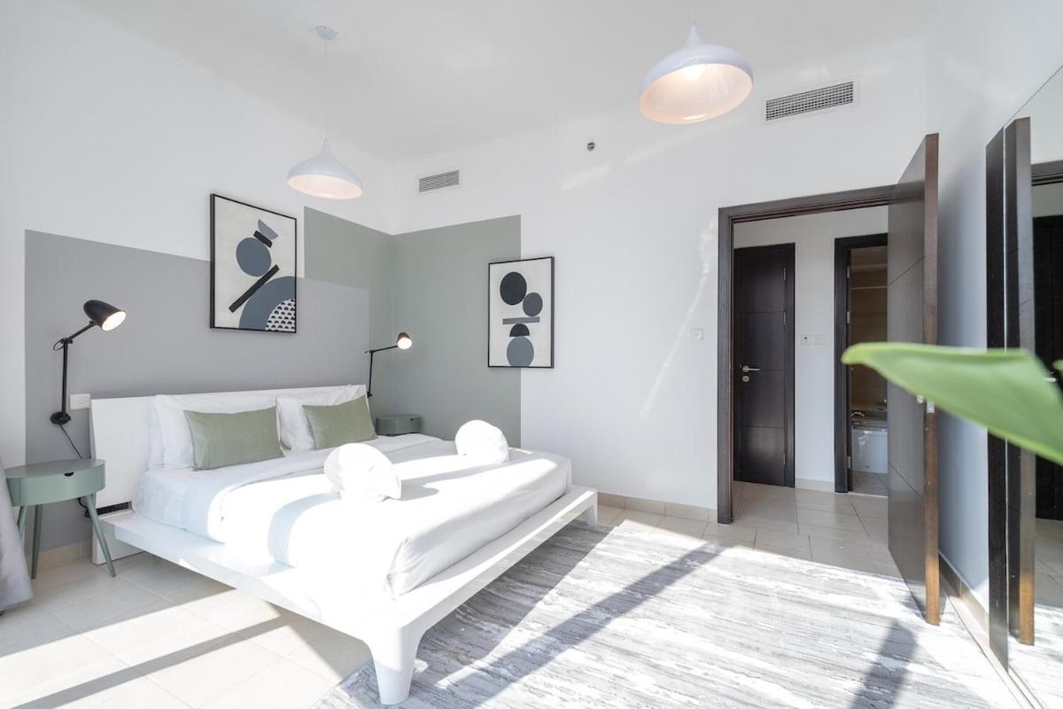 Sleek And Chic 2-bedroom In The Torch, Marina