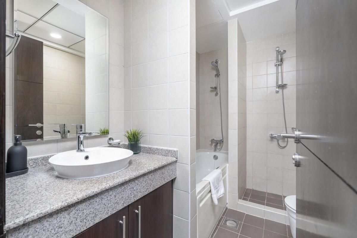 Sleek And Chic 2-bedroom In The Torch, Marina Apartment
