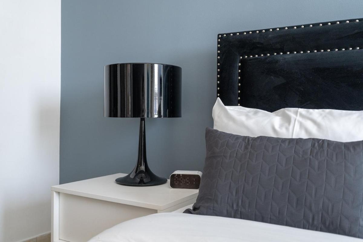 Sleek And Chic 2-bedroom In The Torch, Marina Apartment *