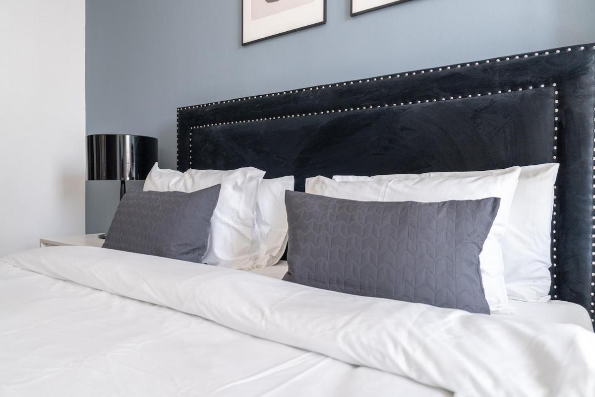 Sleek And Chic 2-bedroom In The Torch, Marina Apartment Dubai