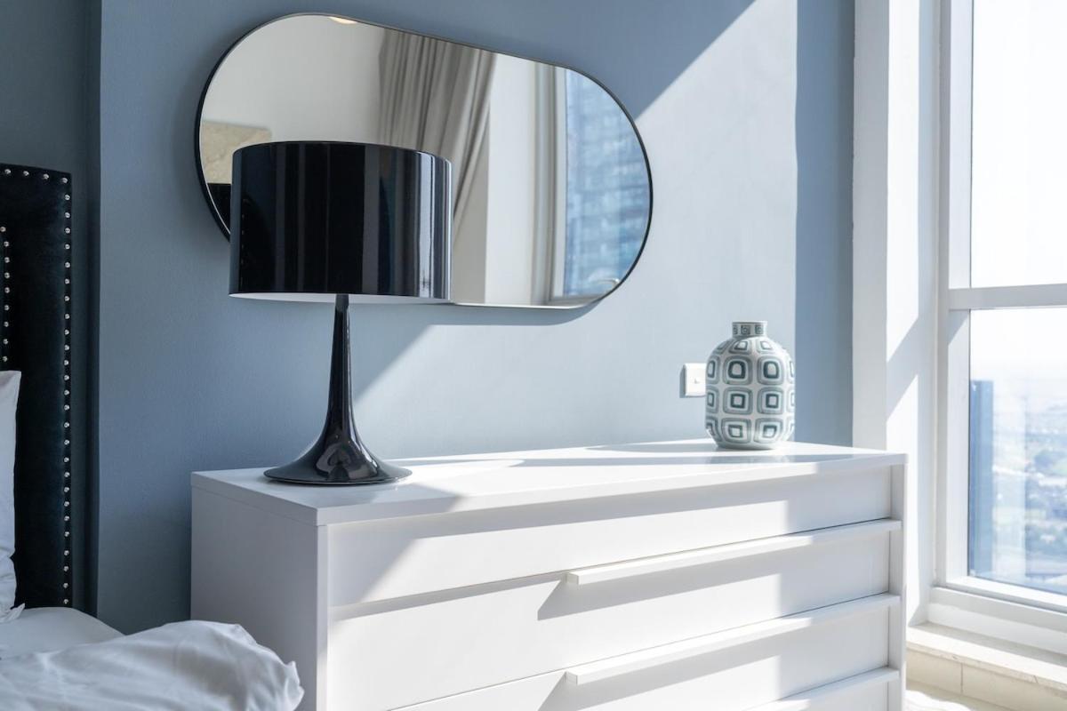 Sleek And Chic 2-bedroom In The Torch, Marina