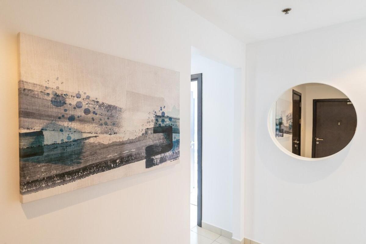Sleek And Chic 2-bedroom In The Torch, Marina Apartment
