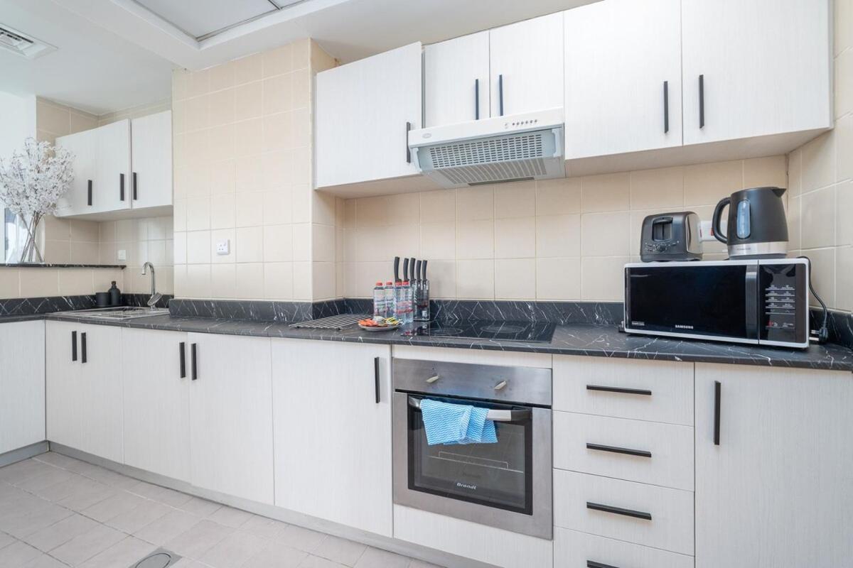 Sleek And Chic 2-bedroom In The Torch, Marina Apartment Dubai