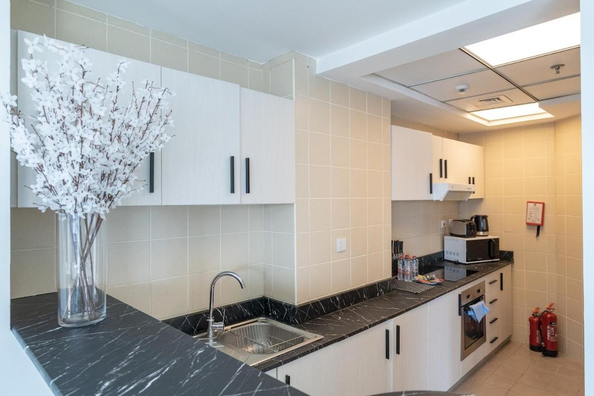 Sleek And Chic 2-bedroom In The Torch, Marina Apartment