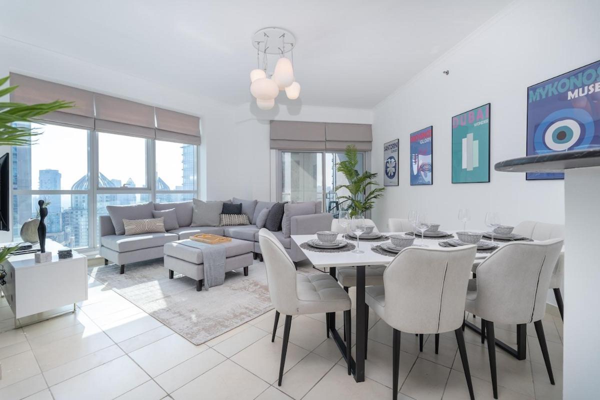 Sleek And Chic 2-bedroom In The Torch, Marina *