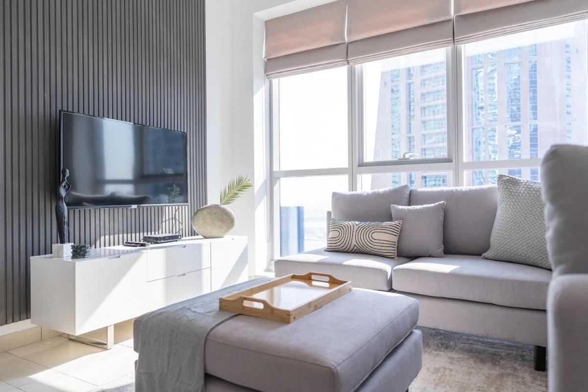 Sleek And Chic 2-bedroom In The Torch, Marina