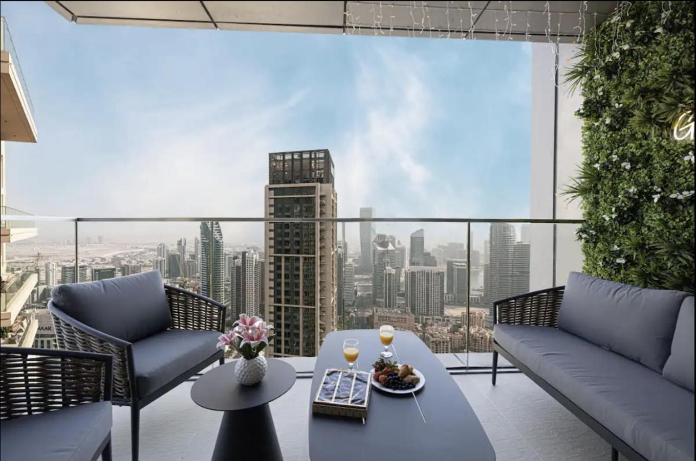 Burj View Infinity Pool - Mall Connection Apartment Dubai