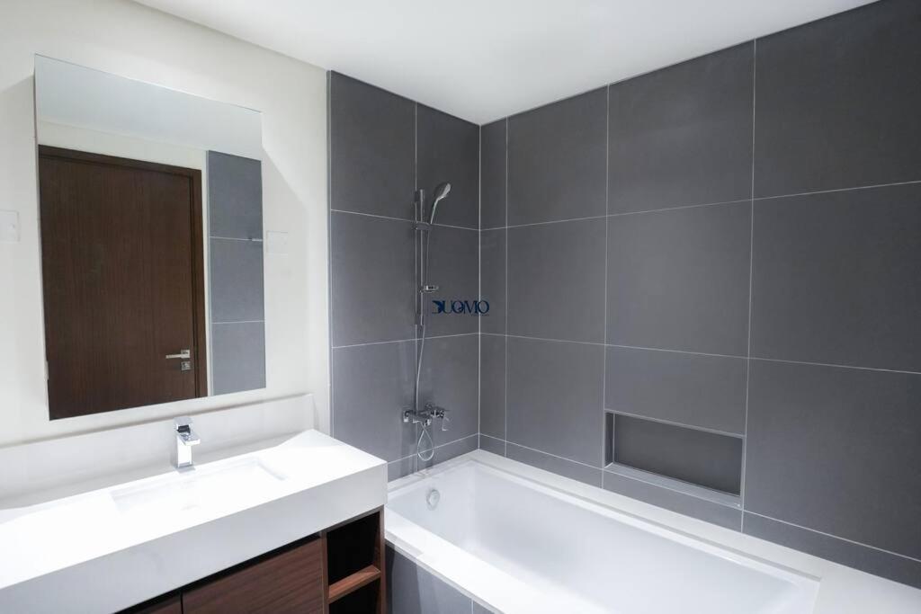 Myduomo- Spacious 1br On High Floor With Creek & Park Views Dubai