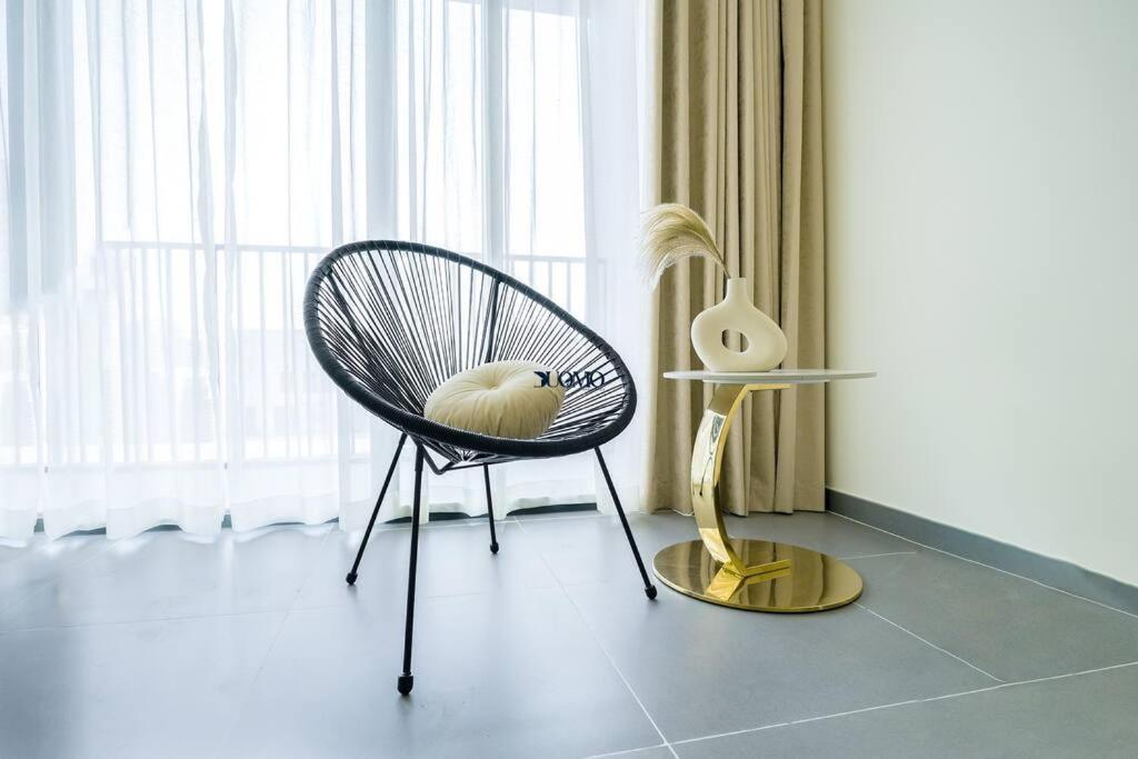Holiday home Myduomo- Spacious 1br On High Floor With Creek & Park Views