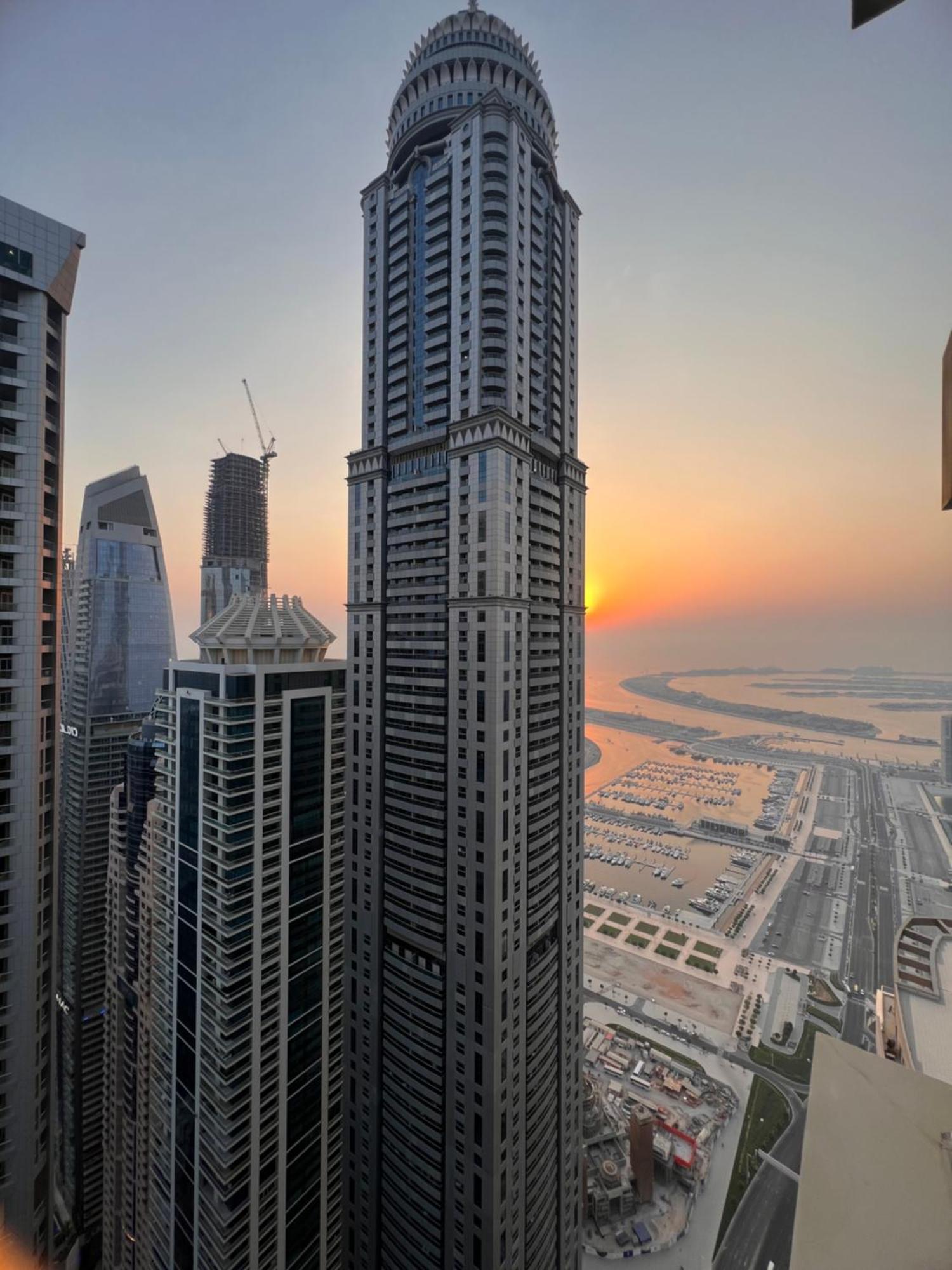 Stunning Palm Island And Arabian Sea Views On 67th Aparthotel Dubai