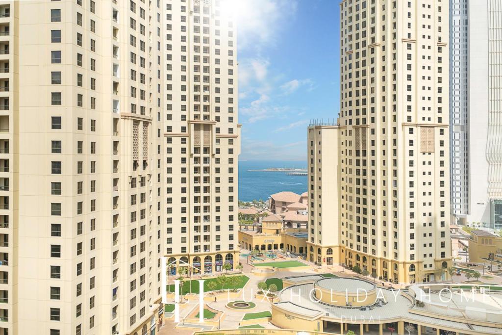 Lux Contemporary With Full Marina View 6