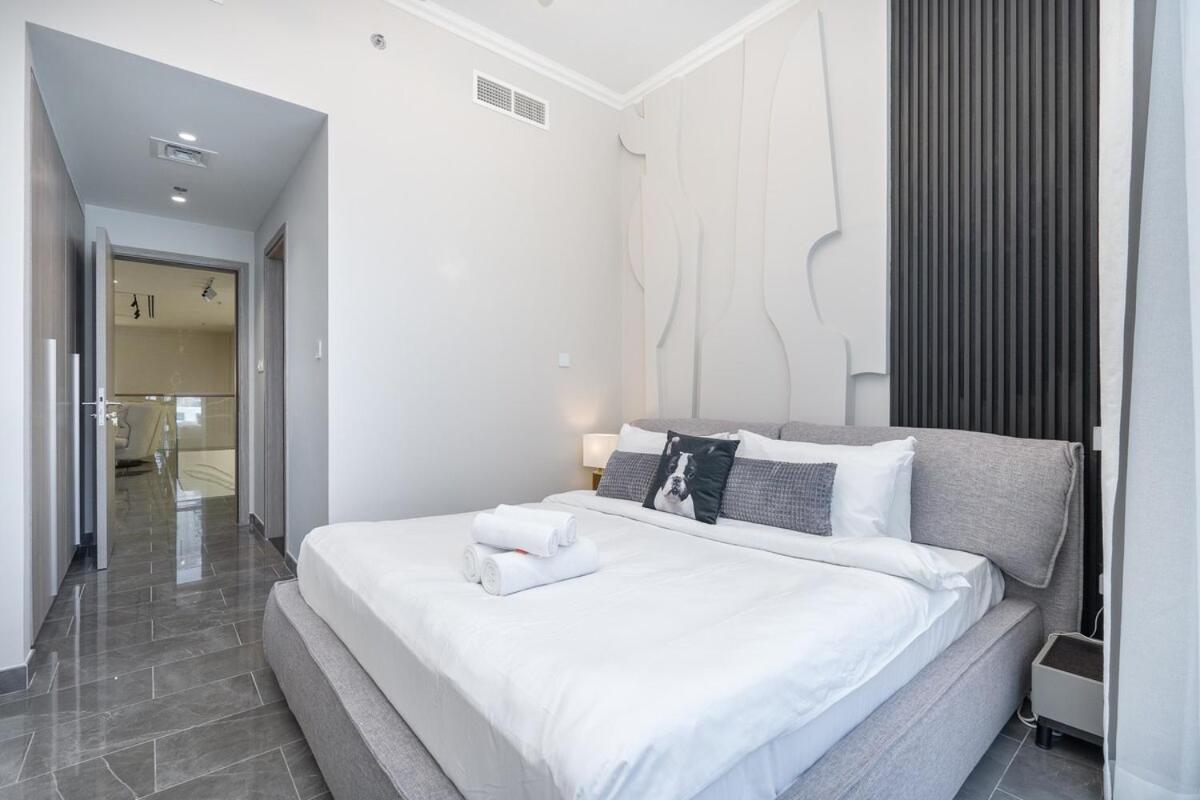 Incredible 3-bed With Marina Views! *