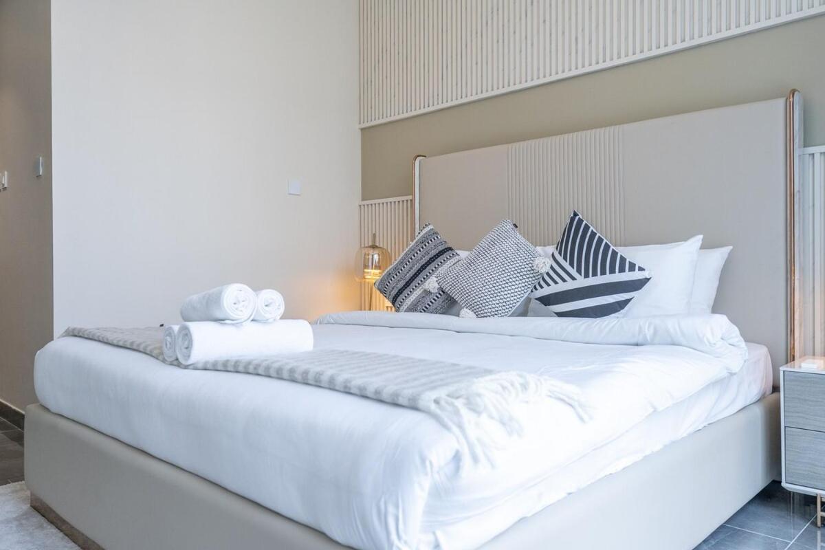 Apartment Incredible 3-bed With Marina Views! *