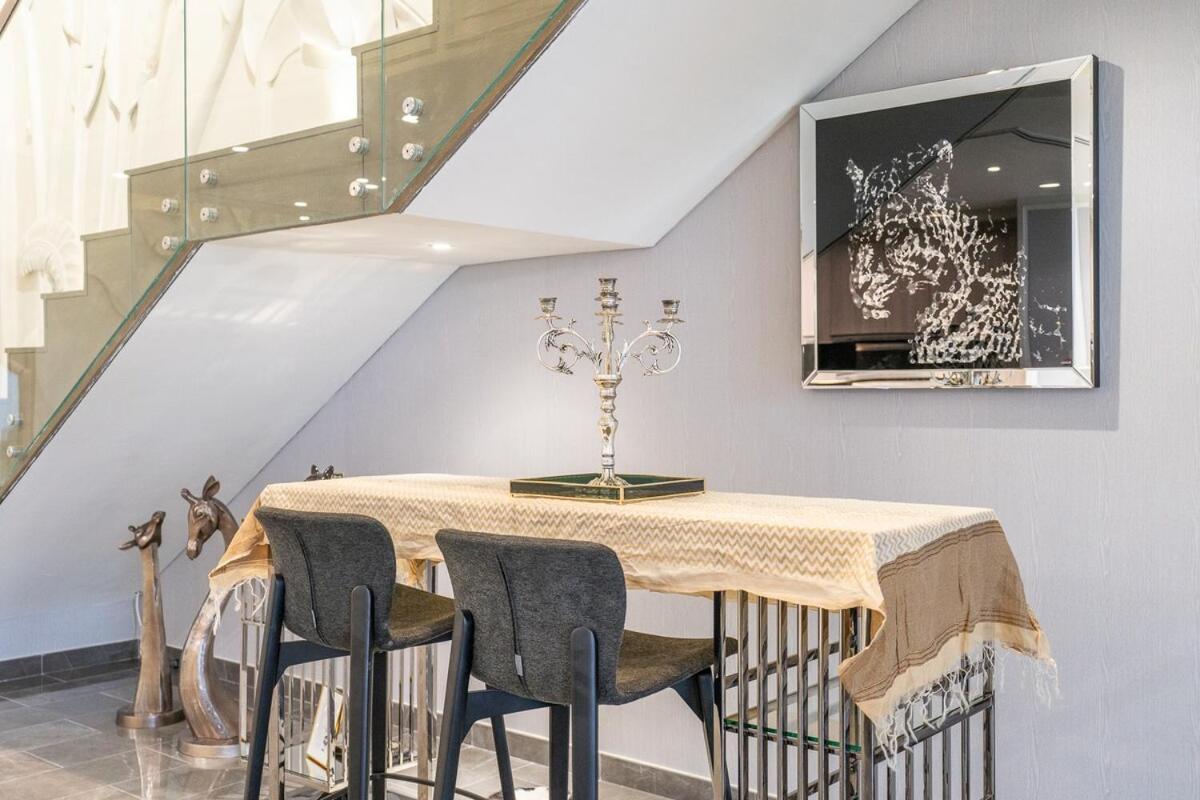 Incredible 3-bed With Marina Views! *