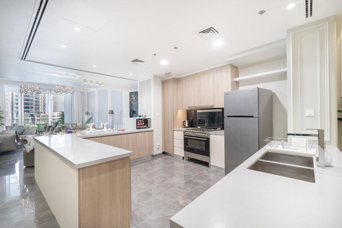 Incredible 3-bed With Marina Views! *