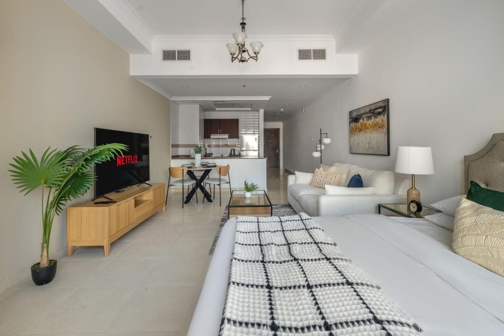 Guestready - A Break In The Clouds At Court Tower * Dubai