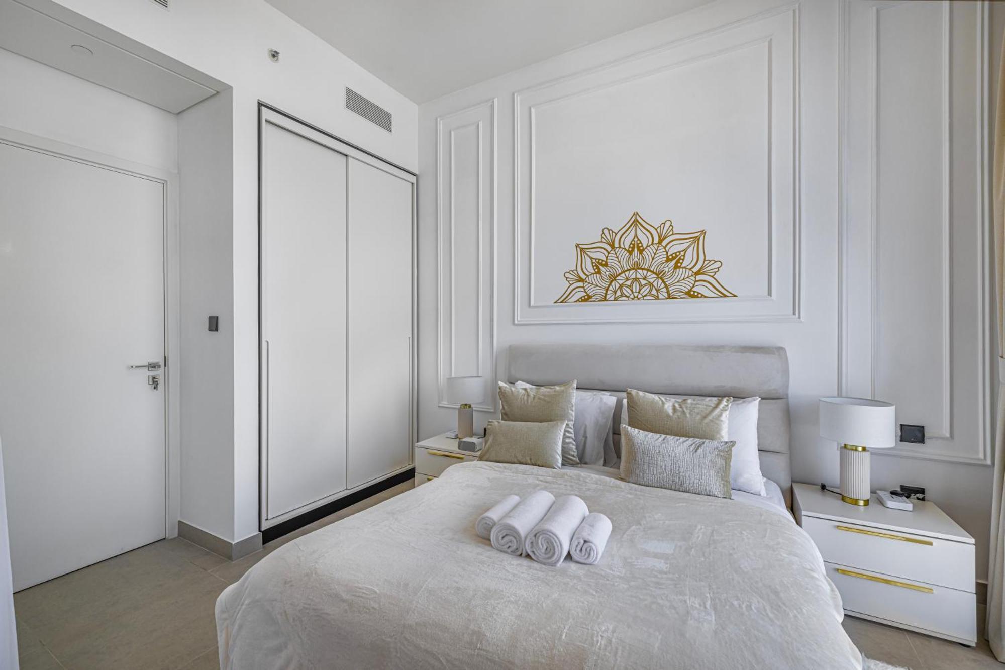 Luxury In Hills Burj Khalifa Views Apartment Dubai