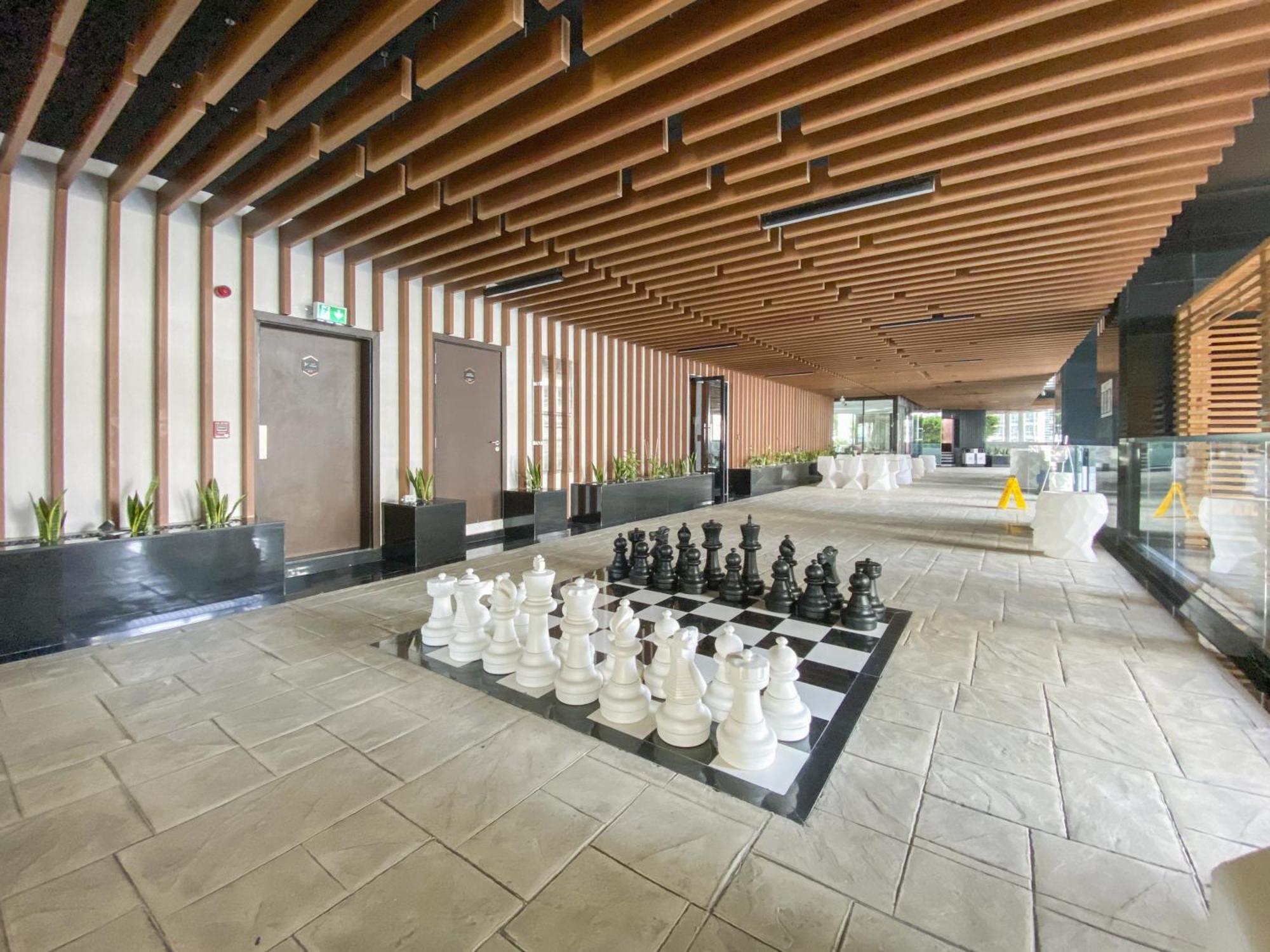 Welhome - Opulent Retreat With Panoramic Cityscape Views *