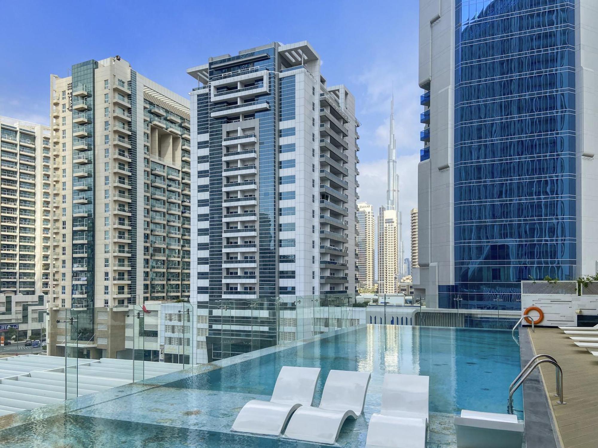 Welhome - Opulent Retreat With Panoramic Cityscape Views