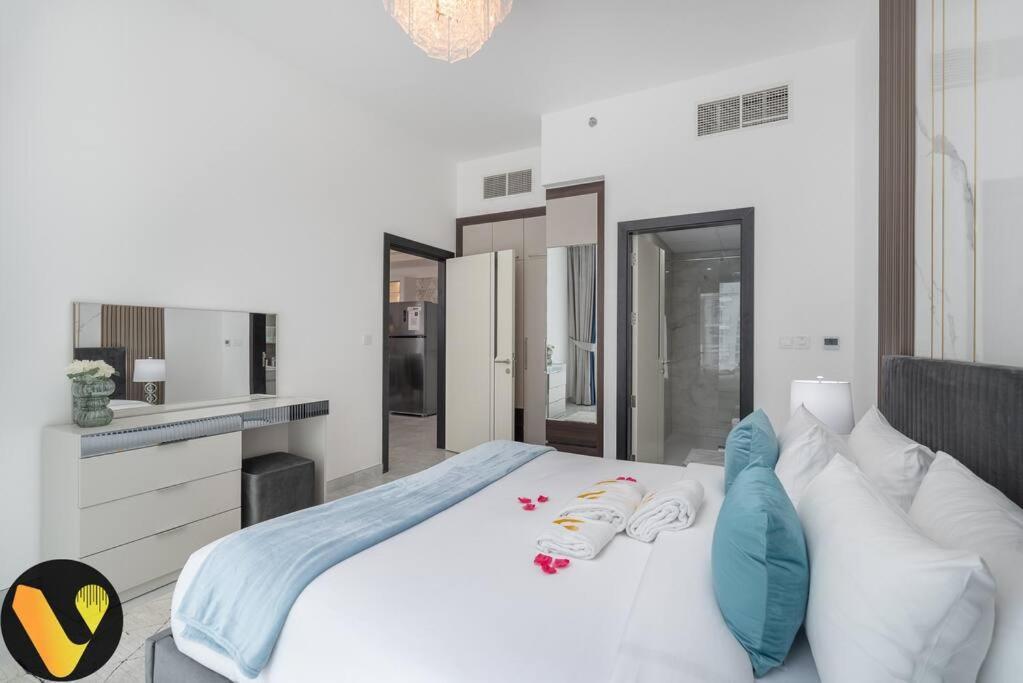 Apartment Vogue Elegance At Pearlz Near Metro