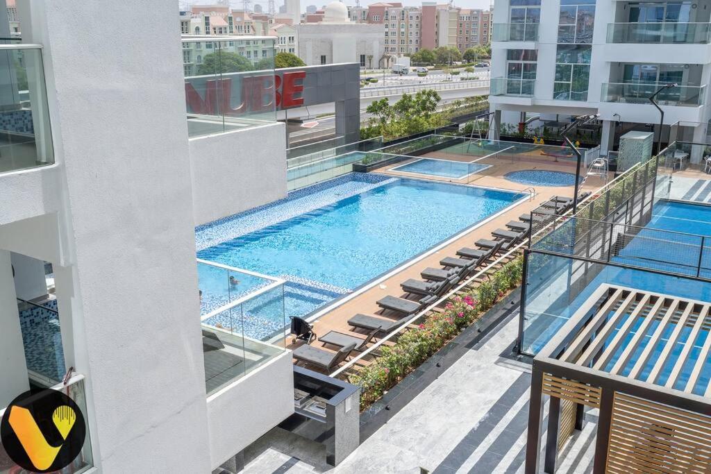 Apartment Vogue Elegance At Pearlz Near Metro