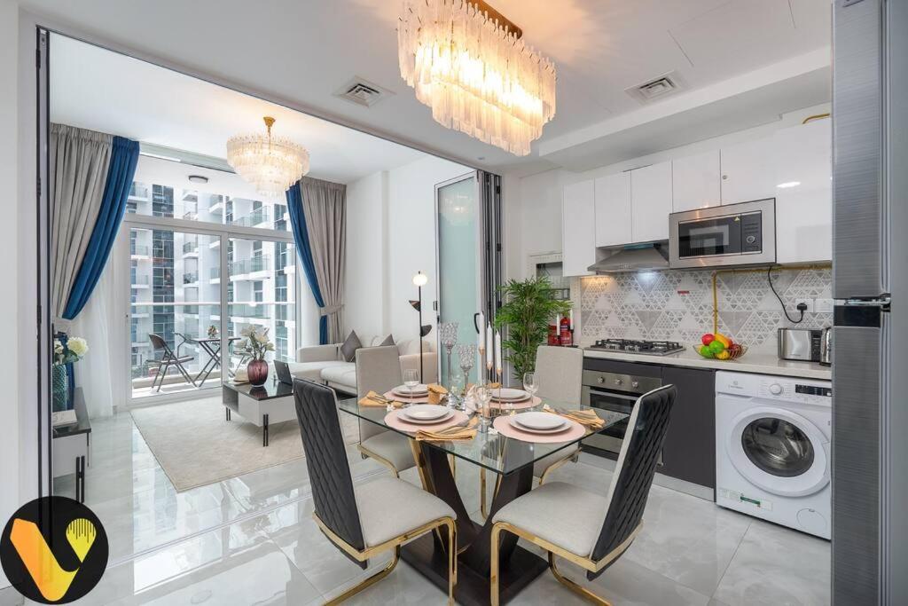 Apartment Vogue Elegance At Pearlz Near Metro