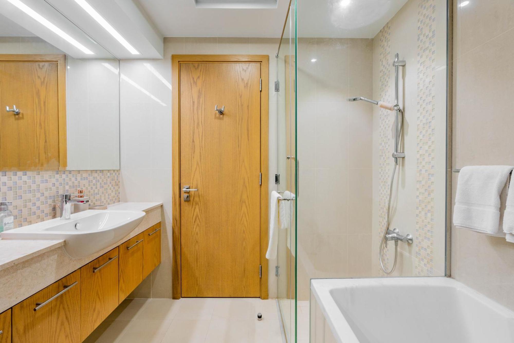 Modern 1-br Close To Mall And Burj Khalifa Apartment *