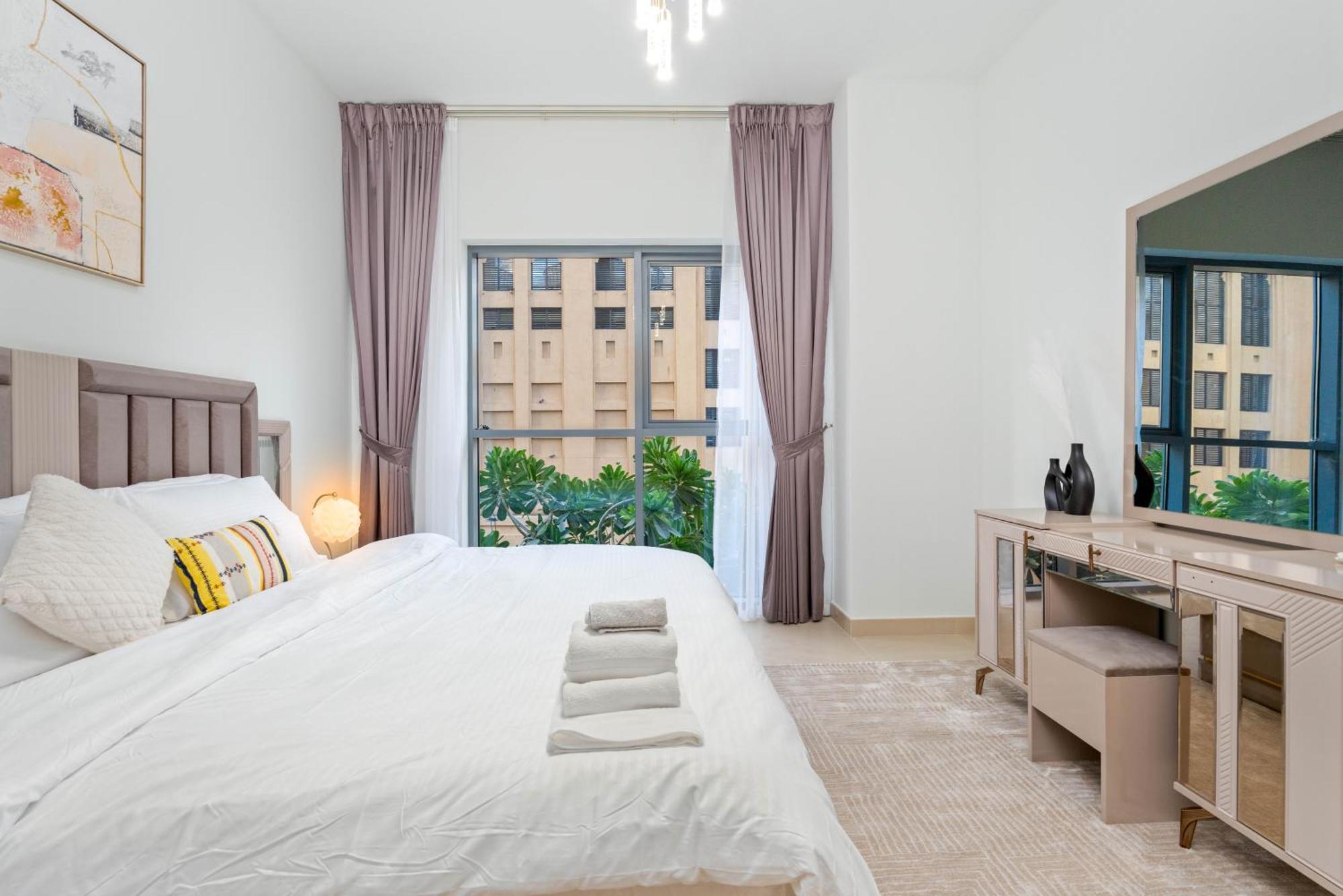 Apartment Modern 1-br Close To Mall And Burj Khalifa Dubai