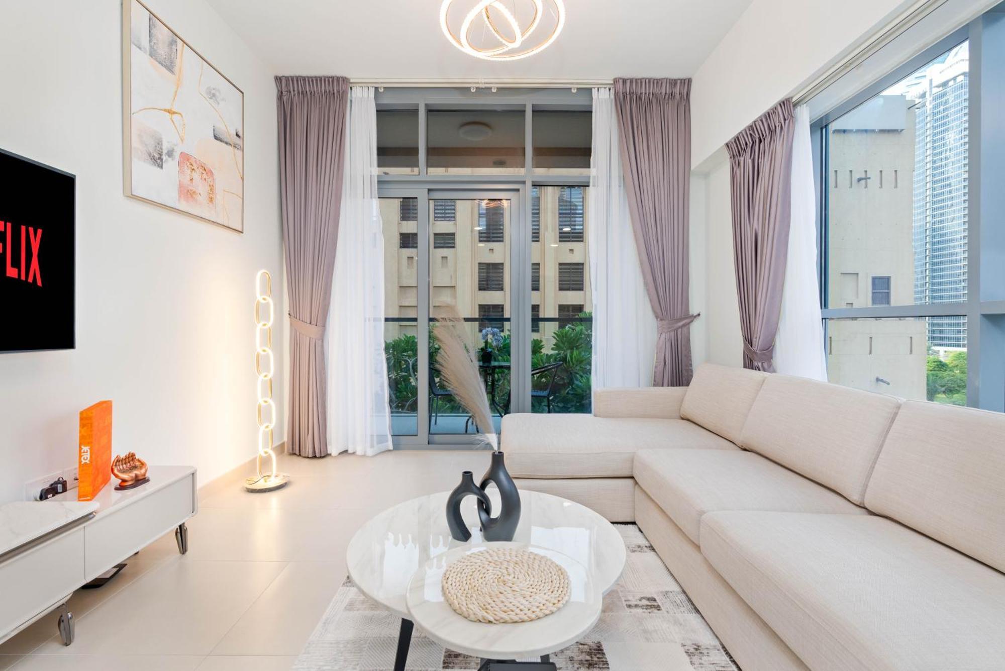 Apartment Modern 1-br Close To Mall And Burj Khalifa