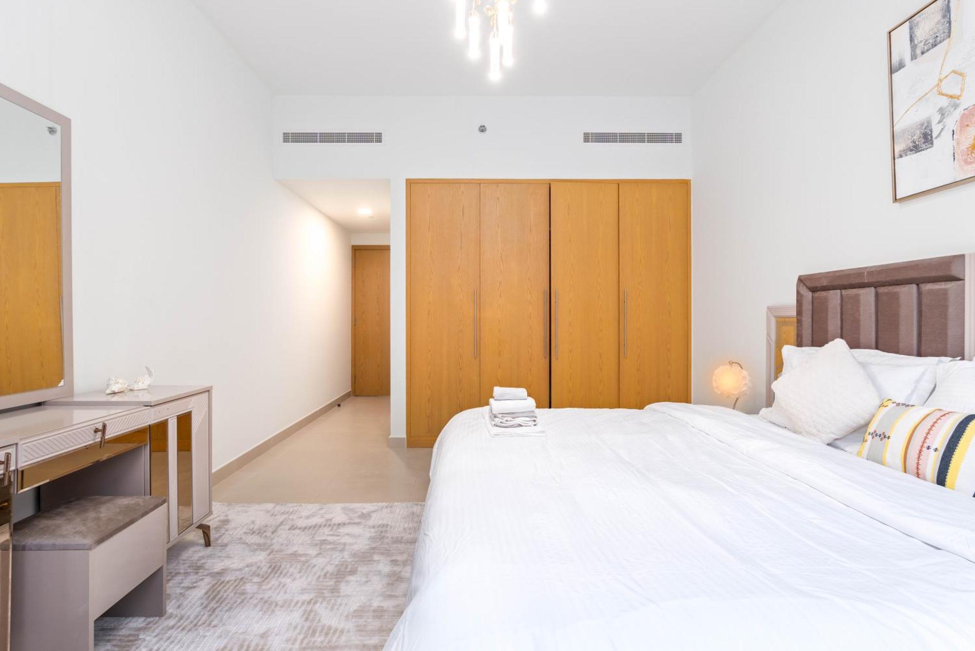 Modern 1-br Close To Mall And Burj Khalifa Apartment *