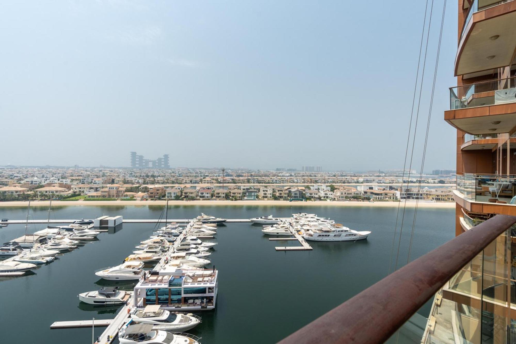 Tiara Residences - Luxurious Marina Living In Palm Jumeirah Apartment Dubai