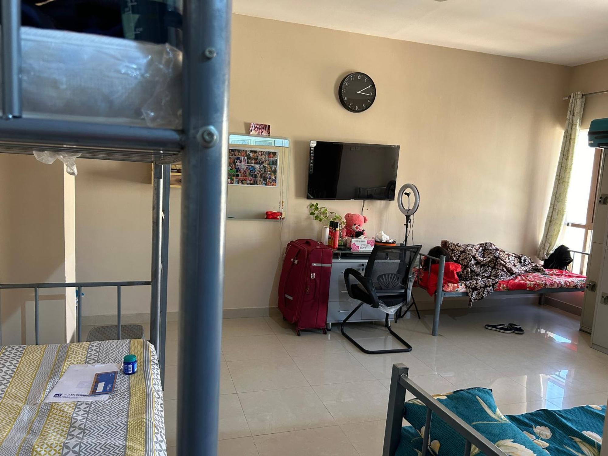 Apartment Bawarchi Restuarent Same Building